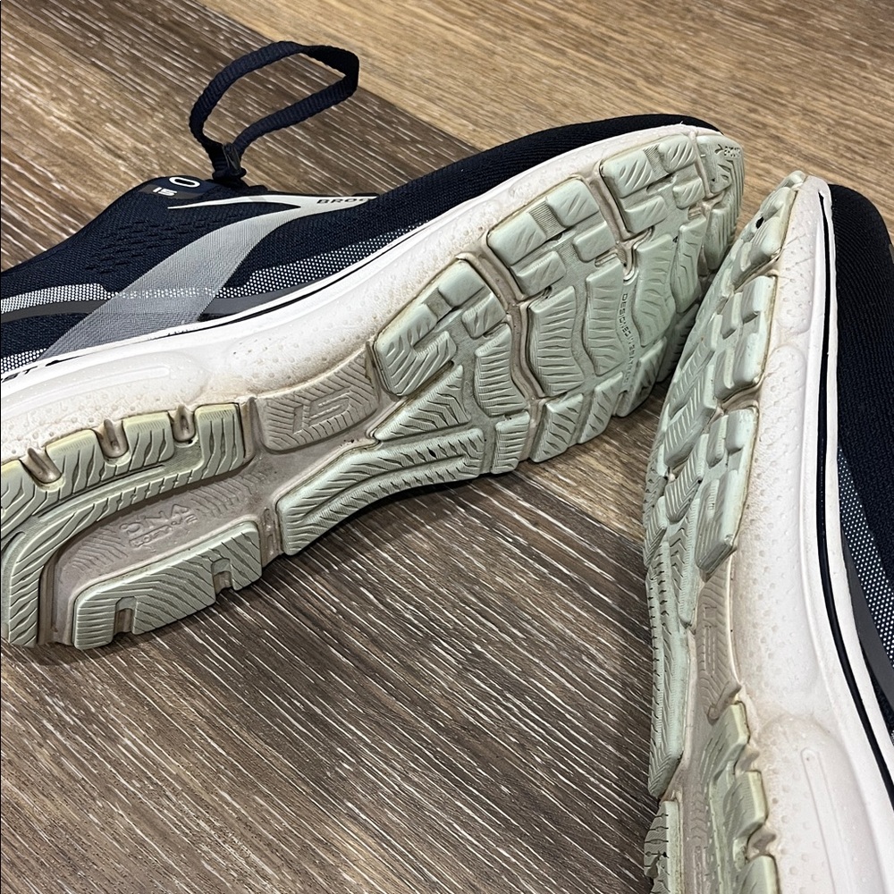 Brooks Women’s Ghost 15 Running Shoes - navy blue and White - Picture 5 of 9